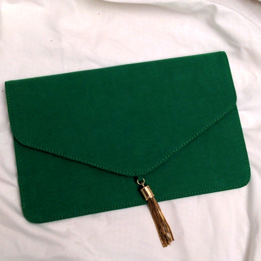 NWOT ASOS Suedette Green Clutch with Gld Chain Tassel at Closure.